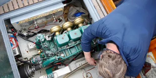 Dépannage moteur de bateau