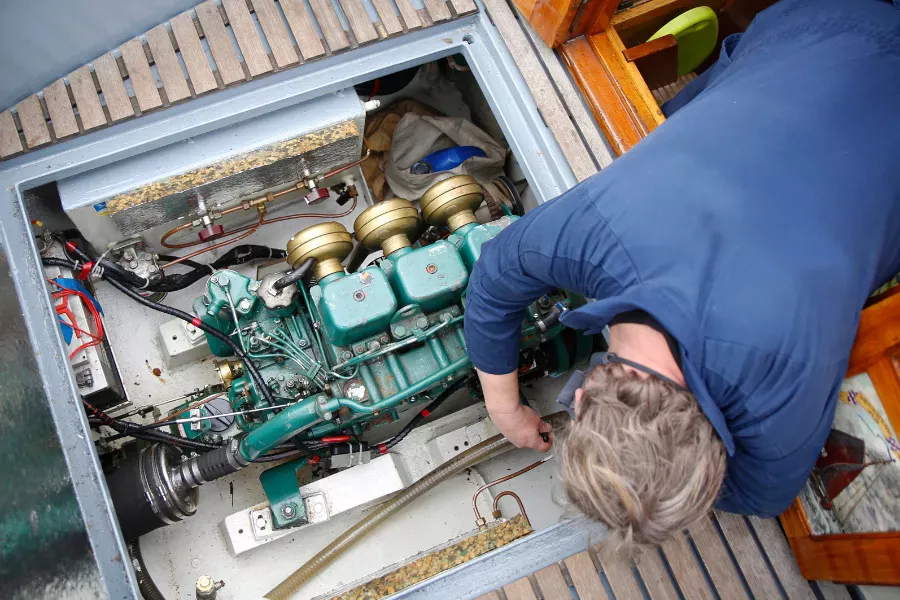 Dépannage de moteur de bateau dans Cannes