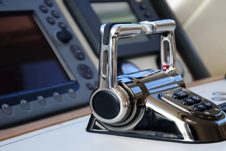 Électronique de bateau dans la ville de Nice