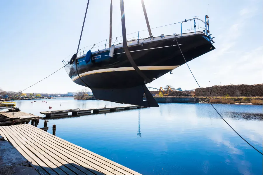 Refit de bateau dans Golfe-Juan