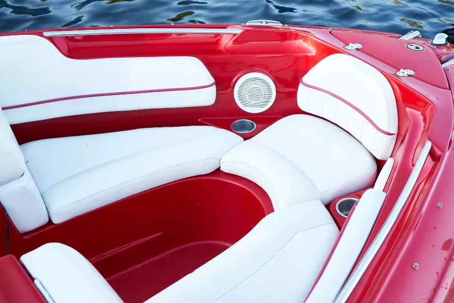 Sellerie de bateau dans la ville de Menton